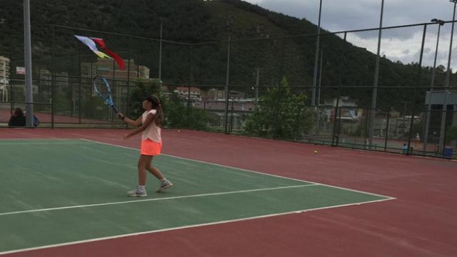 14 Yaş Tenis Turnuvası İzmir'de yapıldı