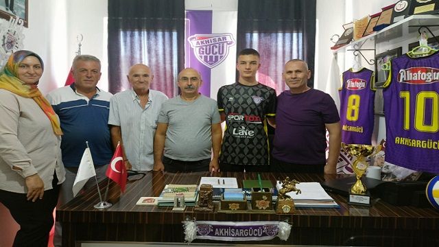 Taliplisi çoktu, Akhisargücü genç yeteneği kaptı...