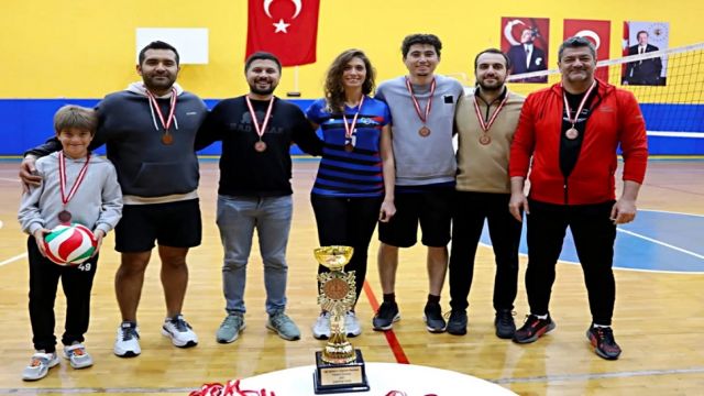 Bakırçay Üniversitesi Çiğli Atatürk Eğitim ve Araştırma Hastanesi'nde voleybol heyecanı...