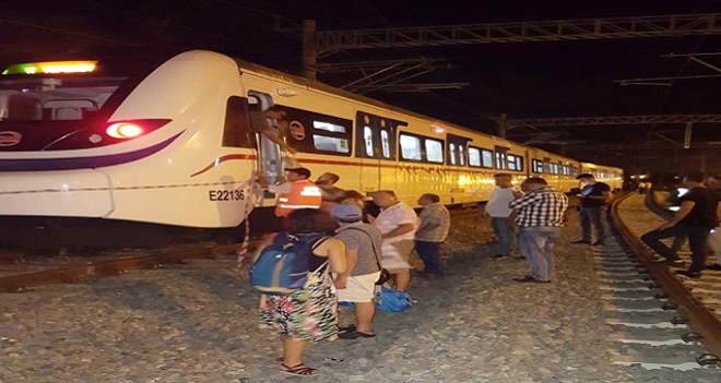 İZBAN treni raydan çıktı...