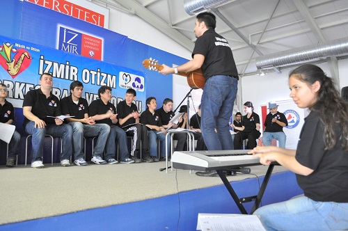 DESTEKLİYORUZ, SEVİYORUZ, SAVUNUYORUZ...