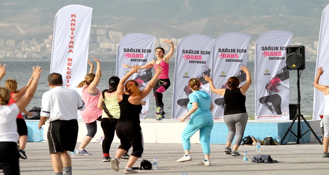 KARŞIYAKA'DA YENİ MODA ZUMBA...