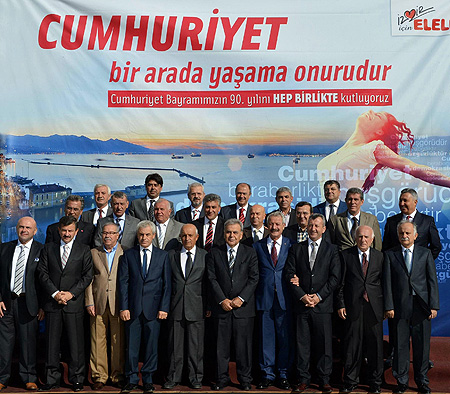 İZMİRLİ BAŞKANLARDAN CUMHURİYET MANİFESTOSU...