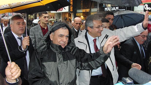 CHPLİ ADAYLAR KARŞIYAKA ÇARŞI'YI DOLAŞTI
