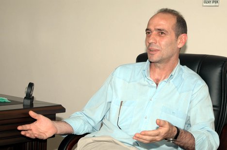 KARŞIYAKA'DA TRAFİK YOĞUNLAŞTI...