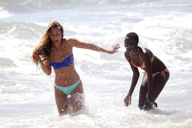 KALECİNİN YENİ SEVGİLİSİ PÜR NEŞE...