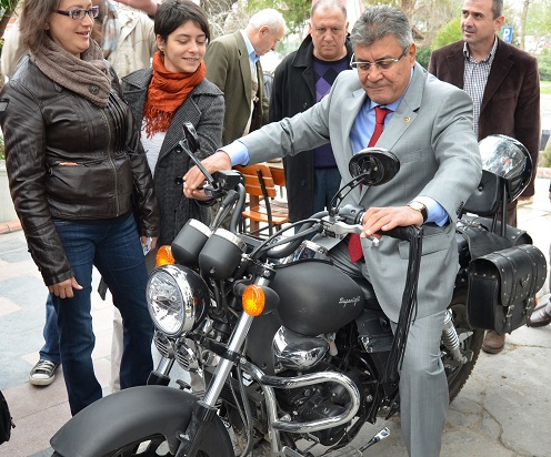 İLHAN KAYA, HİZMETİ BORNOVANIN TAMAMINA YAYACAK