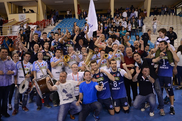 VOLEYBOLDA ARKASSPOR ŞAMPİYON