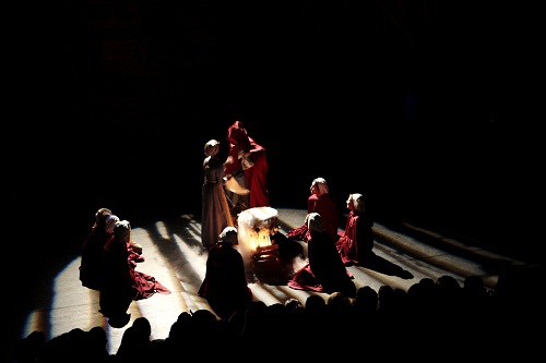 BORNOVA ŞEHİR TİYATROSU BAŞKENT'TE BÜYÜLEDİ...