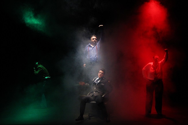 BORNOVA'DA TİYATRO ZAMANI...