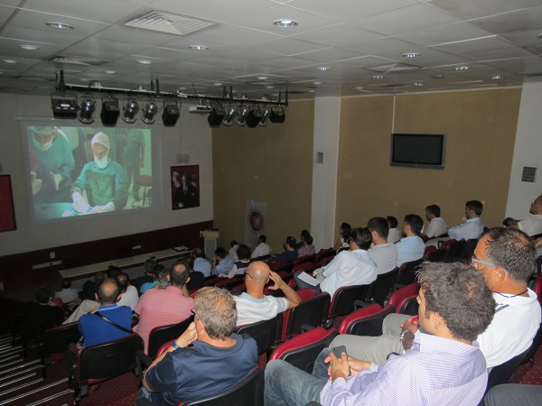 DOKTORLAR TEPECIKTE CANLI CERRAHİ İZLEDİ