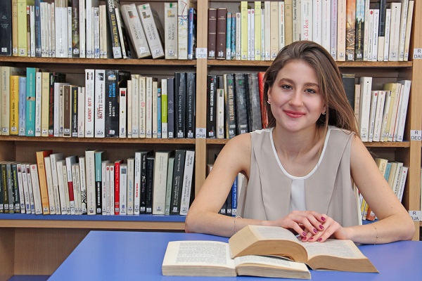 AŞK HİKAYESİ YAZDI, PARİS SEYAHATİ KAZANDI