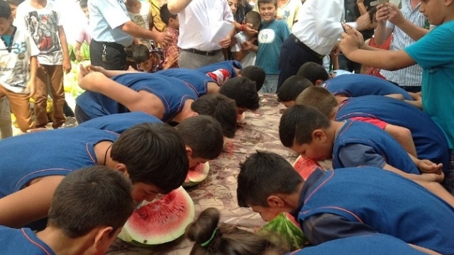 GÖLMARMARA'DA KARPUZ NASIL YENİR?