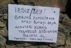 HIRSIZA YAZILAN DUVAR İLANI...