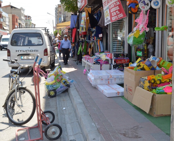 BİSİKLETCİLERDEN YOL İŞGALİNE EYLEM VAR...