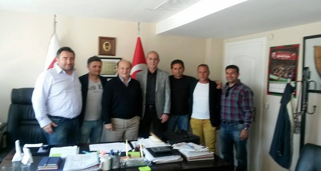 KARŞIYAKA'DA ESKİ FUTBOLCULAR DÜMENE GEÇTİ...