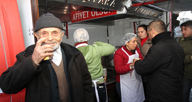 ÇORBALAR BELEDİYEDEN...