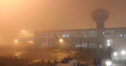 UÇAKLARIN SABAH UÇUŞLARINA SİS ENGELİ