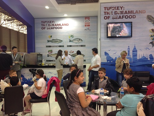 FUTUREFISH EURASIA FUARINDA 2 BİN KİŞİYE BALIK ZİYAFETİ...