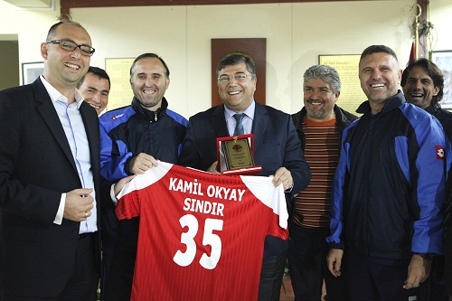 MAKEDONLARDAN BAŞKAN SINDIR'A DESTEK