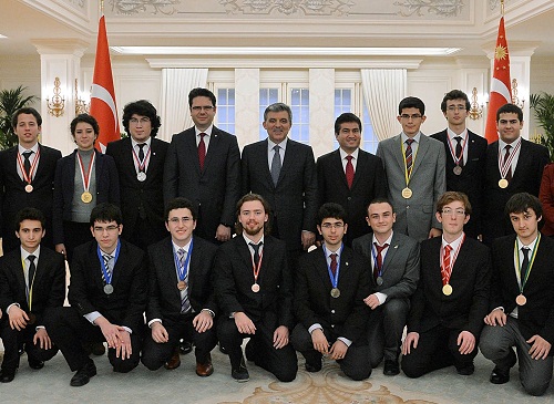 YAMANLAR CUMHURBAŞKANI'NIN HUZURUNA ÇIKTI