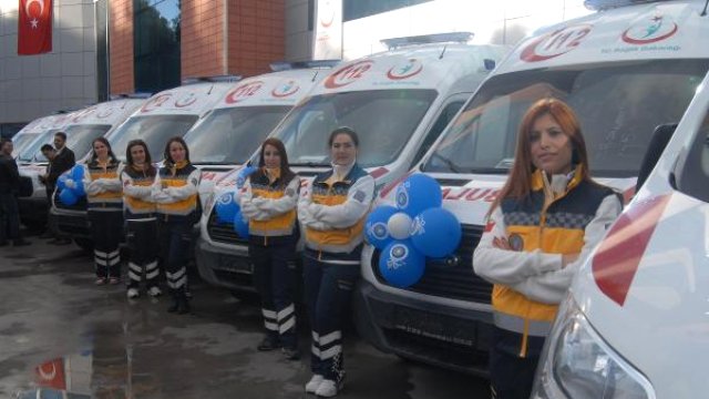 İZMİR'DE 24 YENİ AMBULANS GÖREVE BAŞLADI