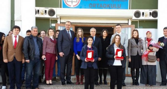 Nevvar Salih İşgören Ortaokulu öğrencileri TEOG başarılarıyla göz doldurdu