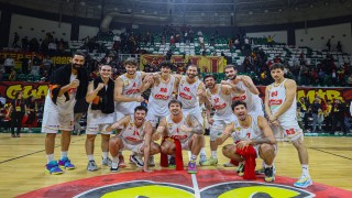 Göztepe basketbolda 20 yıl sonra İzmir'de parkeye çıktı