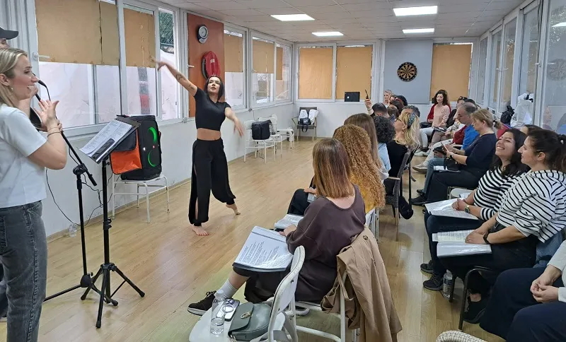 Karşıyaka Sanat Derneği Popüler Müzik Korosu konseri kapalı gişe olacak…