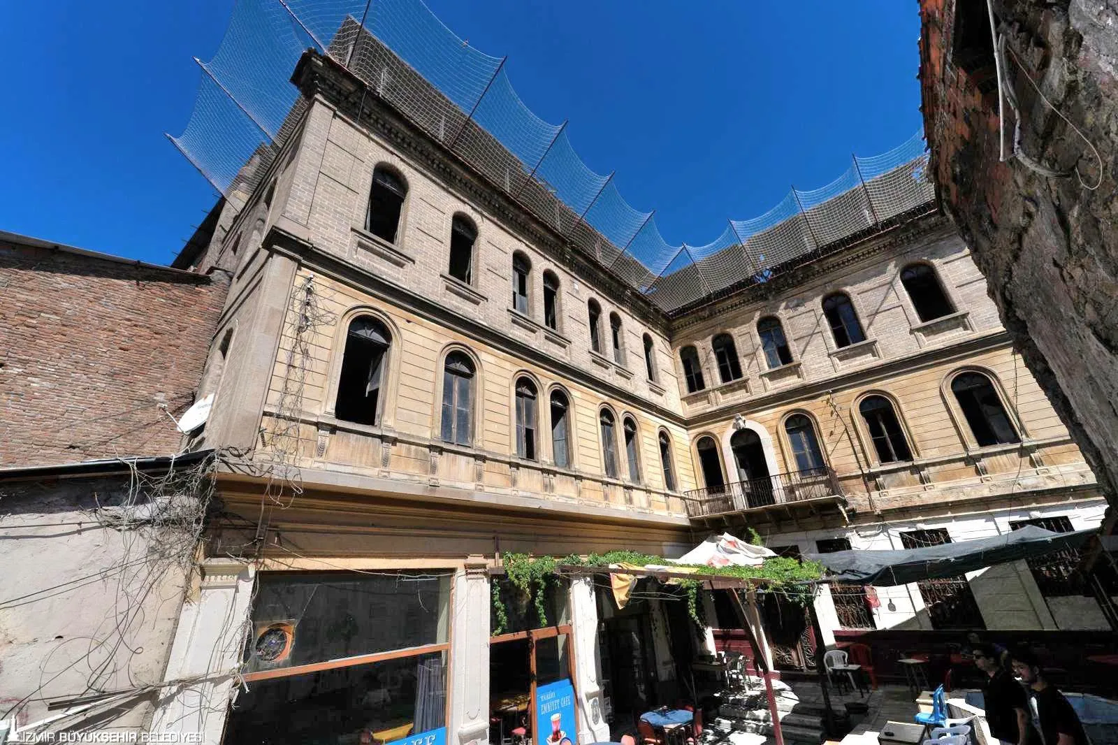 İzmir’in simge yapısı Cihan Palas yeniden hayat buluyor