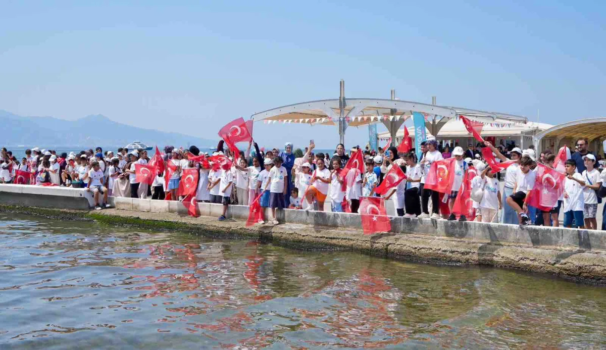 Milli Eğitim Bakanı Tekin, Karşıyaka'daki Yelken Yaz Okulu kapanışına katıldı