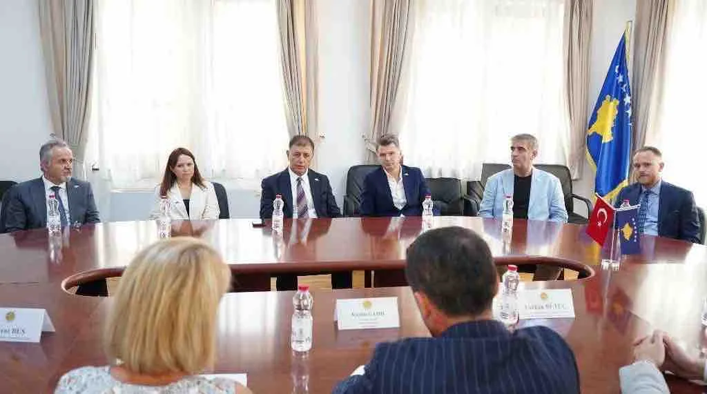 Cemil Tugay, Kosova'da yeni iş birliklerinin kapısını araladı
