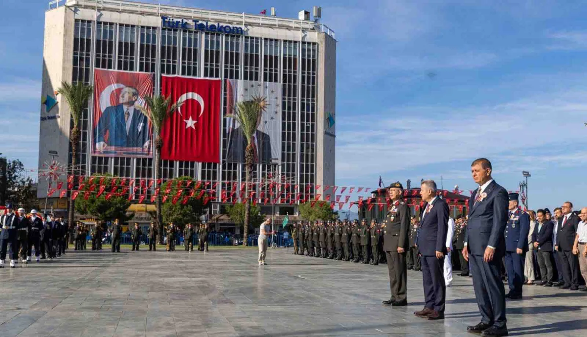 İzmir'de Gaziler Günü için tören...