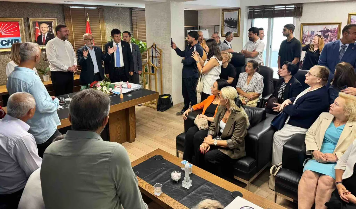 CHP Karşıyaka İlçe Örgütü'nden İl Başkanlığı'na ziyaret
