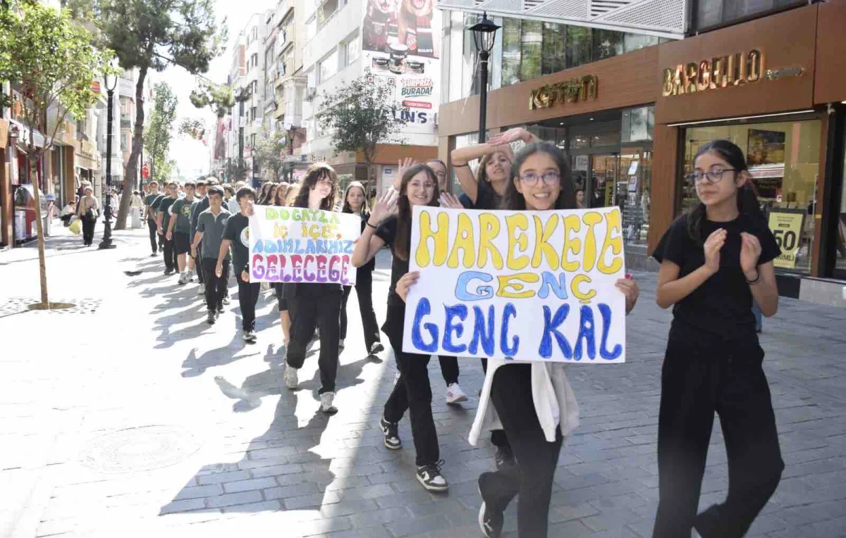 Karşıyaka’da öğrenciler Dünya Yürüyüş Günü için adım attı