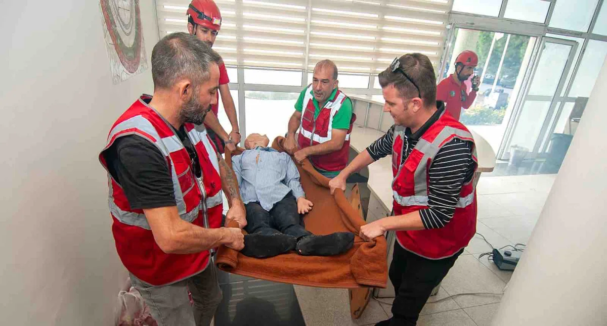 Karşıyaka Belediyesi'nden tahliye tatbikatı