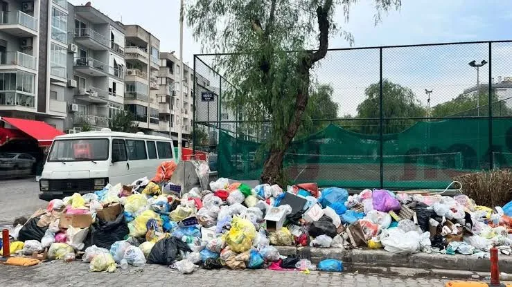 Karşıyaka’da Çöp İhalesi Yapıldı: 3 Firmadan Teklif Geldi, En Düşük Rakam 197,8 Milyon TL