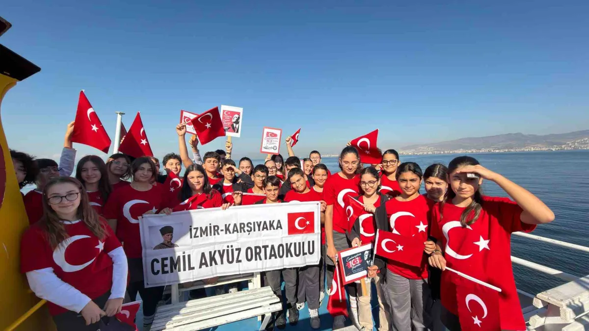 Cumhuriyet coşkusu vapurdaki yolculukta yaşandı